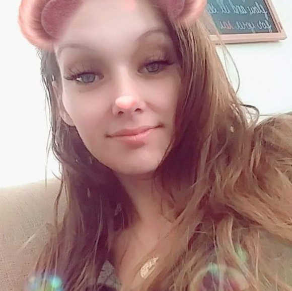 Meet your Posher, Amanda - Picture 1 of 8